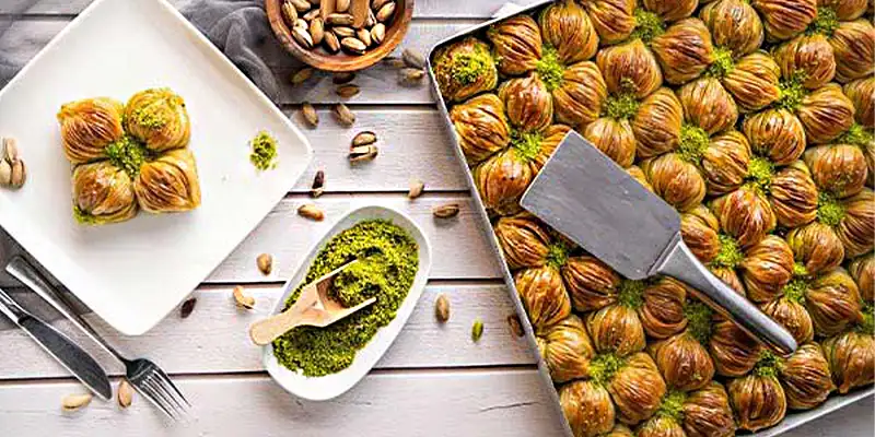 باقلوا شیرینی ترد و جذاب ایرانی