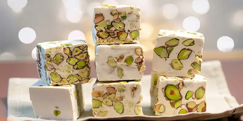 گز مخلوط پسته و بادام عسلک
