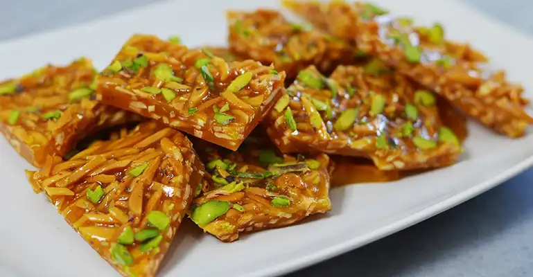 سوهان عسلی اصفهان؛ شیرینی ترد و خوشطعم
