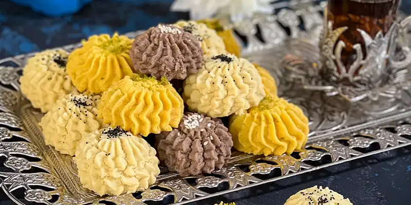 شیرینی اصفهان با چای